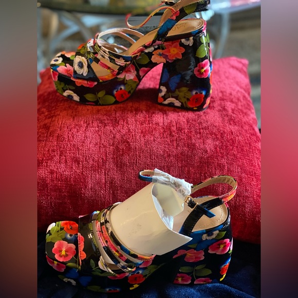 Floral block heel sandals - Picture 2 of 5